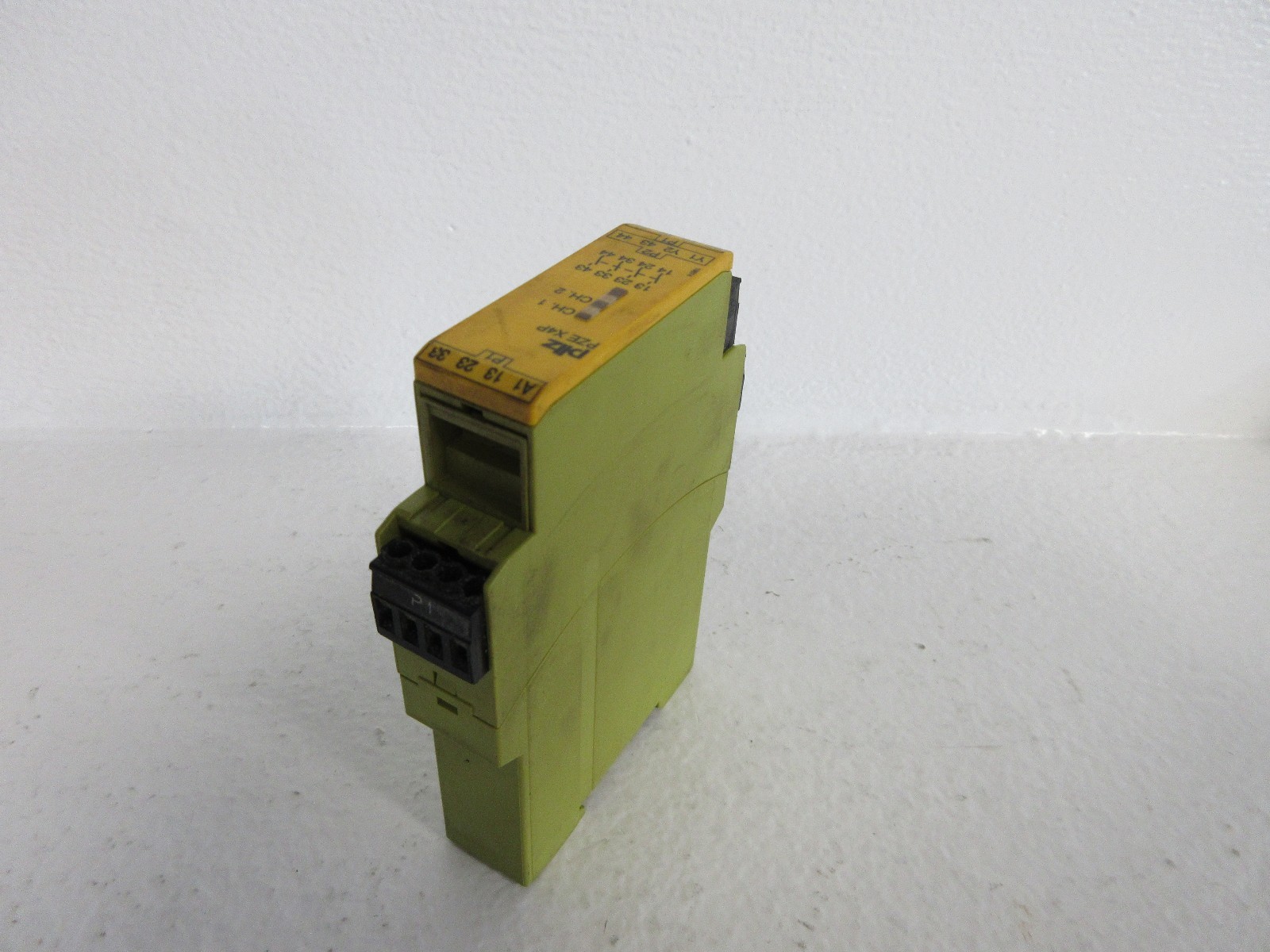 PILZ 787585 USED PZE X4P C SAFETY RELAY 24VDC 4N/O 787585