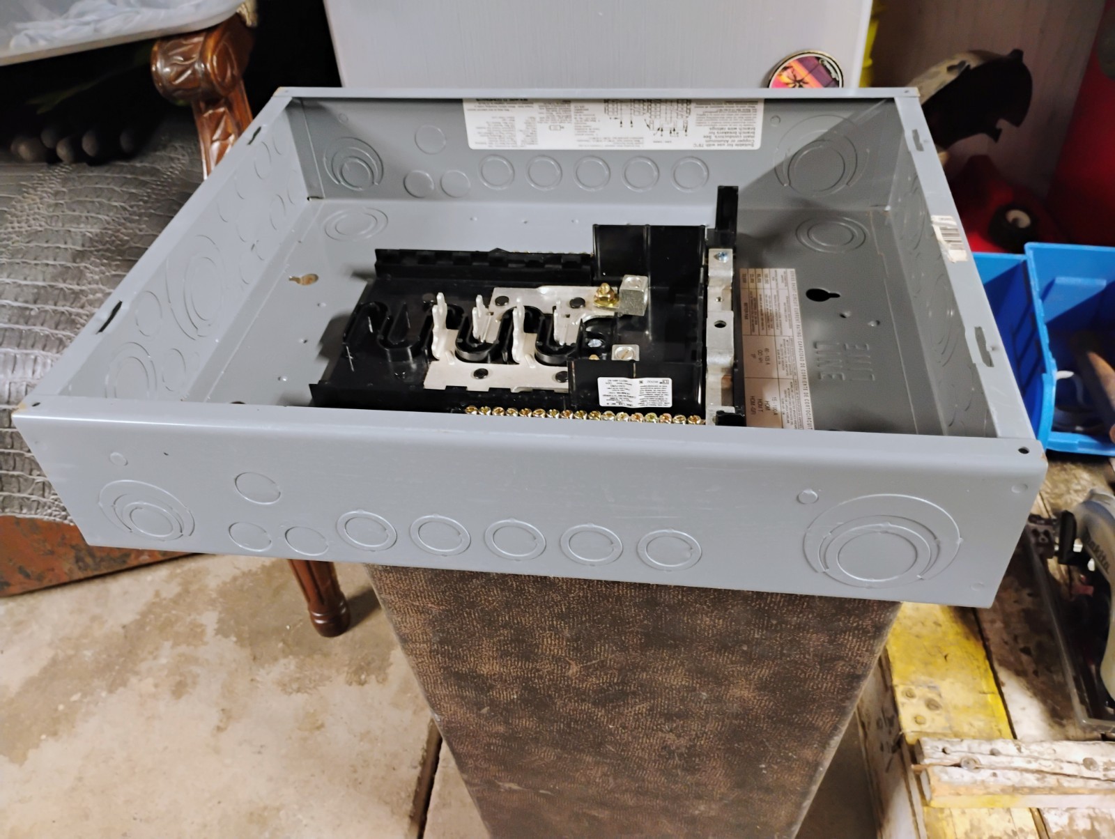 Square D Box And Cover Homeline Load Center 240v 15 – 100A Electric Panel