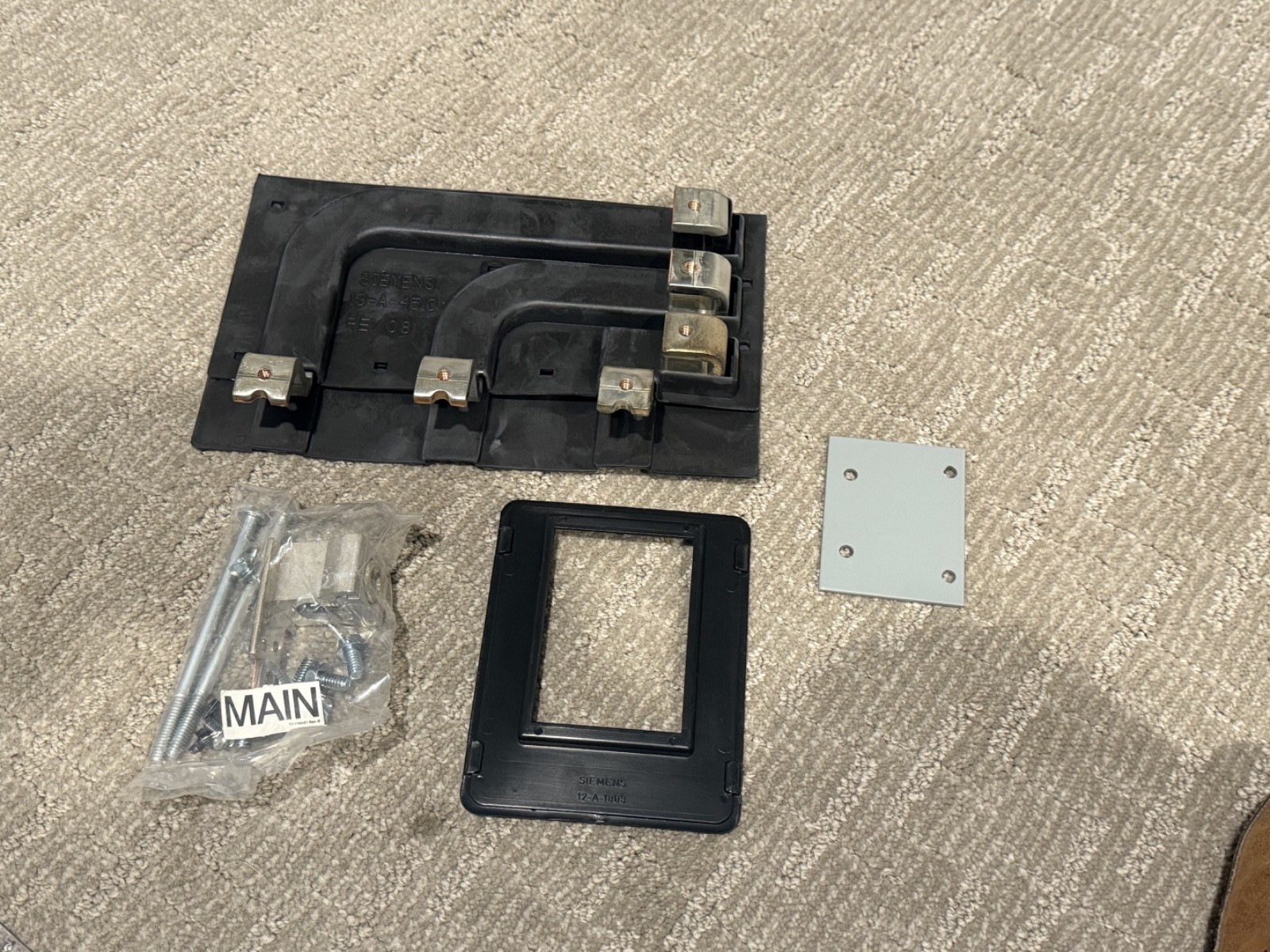 (1) NEW Siemens MBKFD3 FXD Main / Sub Feed Breaker Kit – NEW – OLDER STYLE KIT