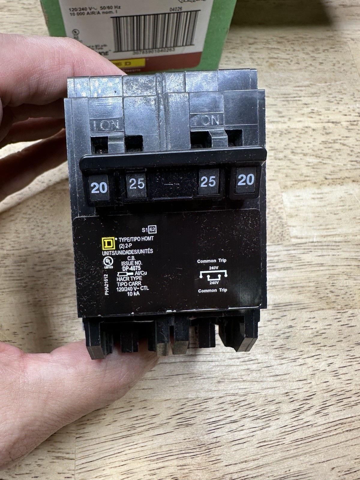 Square D HOMT220225CP Homeline Tandem Circuit Breaker 20/25A 2-Pole Lot of 5