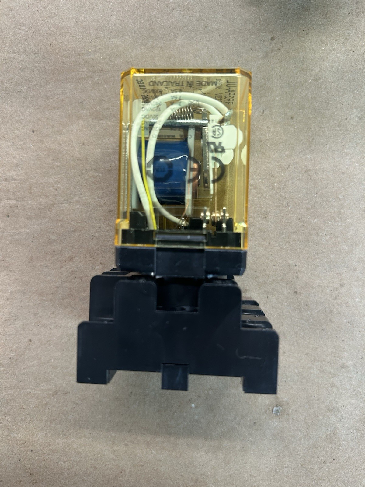 IDEC RR3PA-UL Plug-In RELAY 3PDT 10A 120VAC W/Base