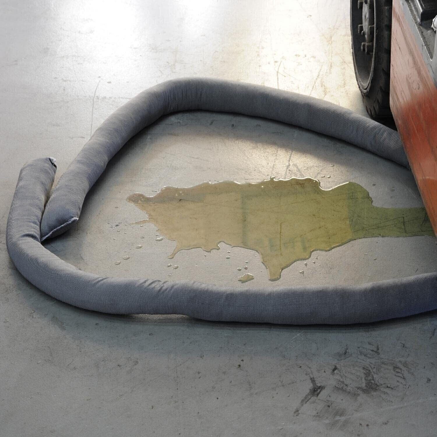 Aabaco Universal Absorbent Socks – Snake for Oil and Water – 3” x 48” – Absorbs