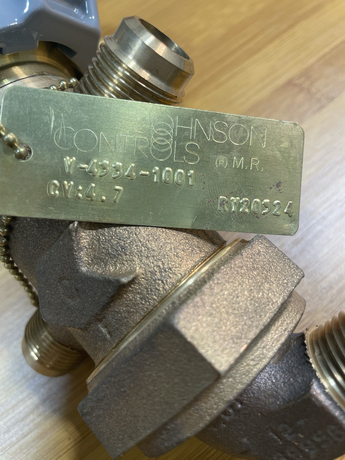 NEW Johnson Controls HVAC Valve V-4334-1001 3-Way Valve – 4.7 Cv, 250PSI