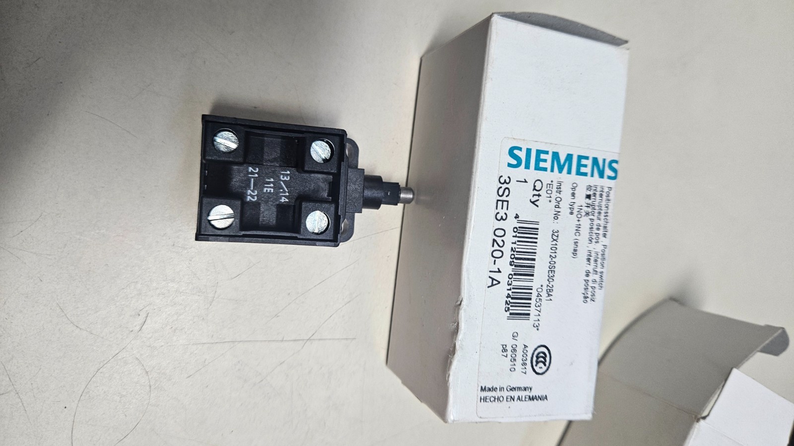 Siemens 3SE3020-1A Position Switch 1NO+1NC Unenclosed