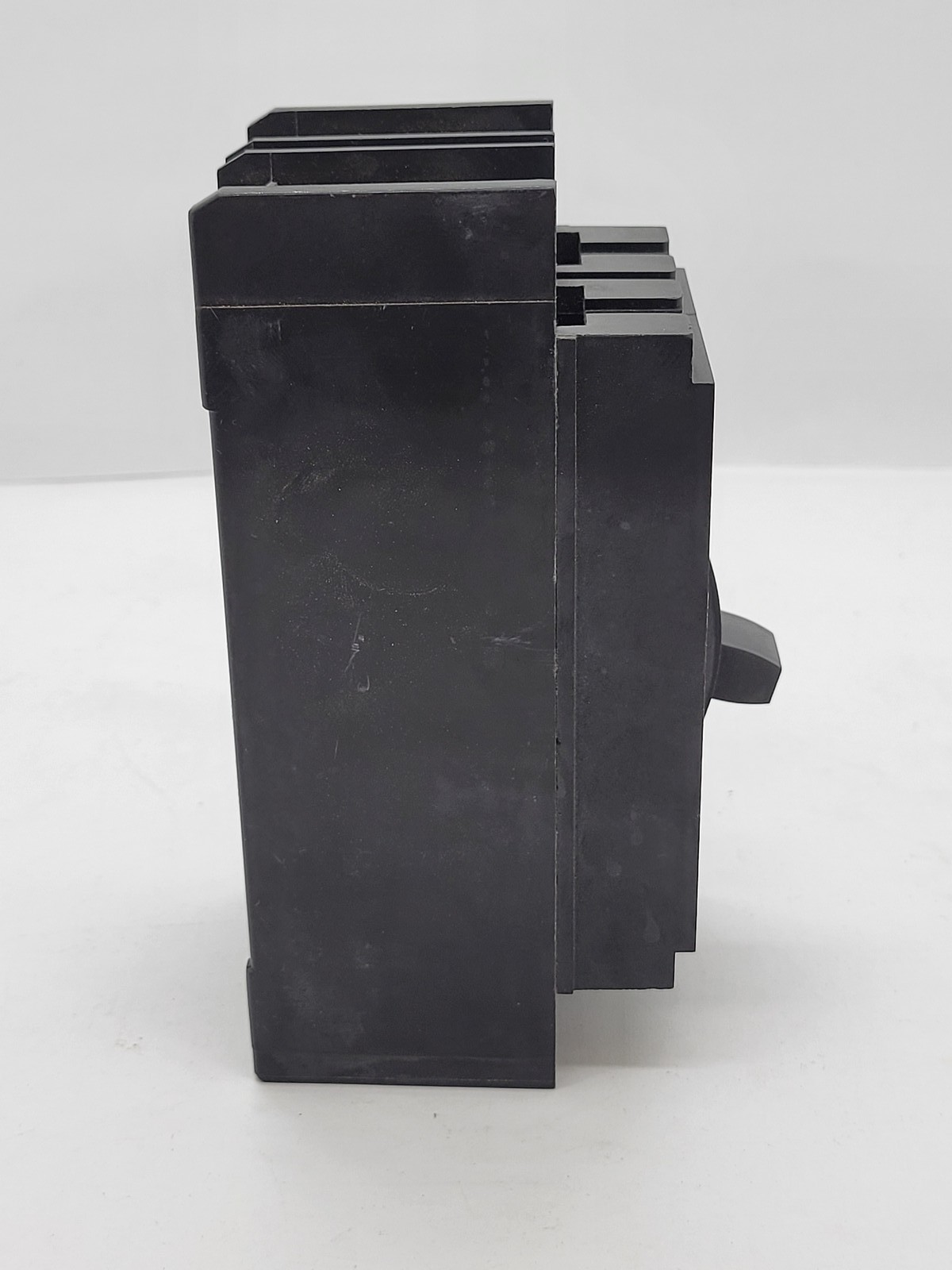 Square D Q2L2150 Circuit Breaker 150A 2P 120/240V Q2L Bolt On Mounting Hardware