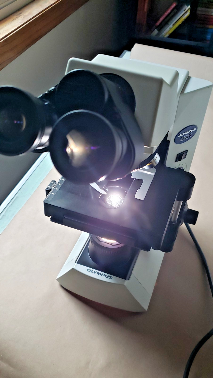 TESTED Olympus CX31 Microscope CX31RBSF W/ 4 Objectives 4x/10x/40x/100x