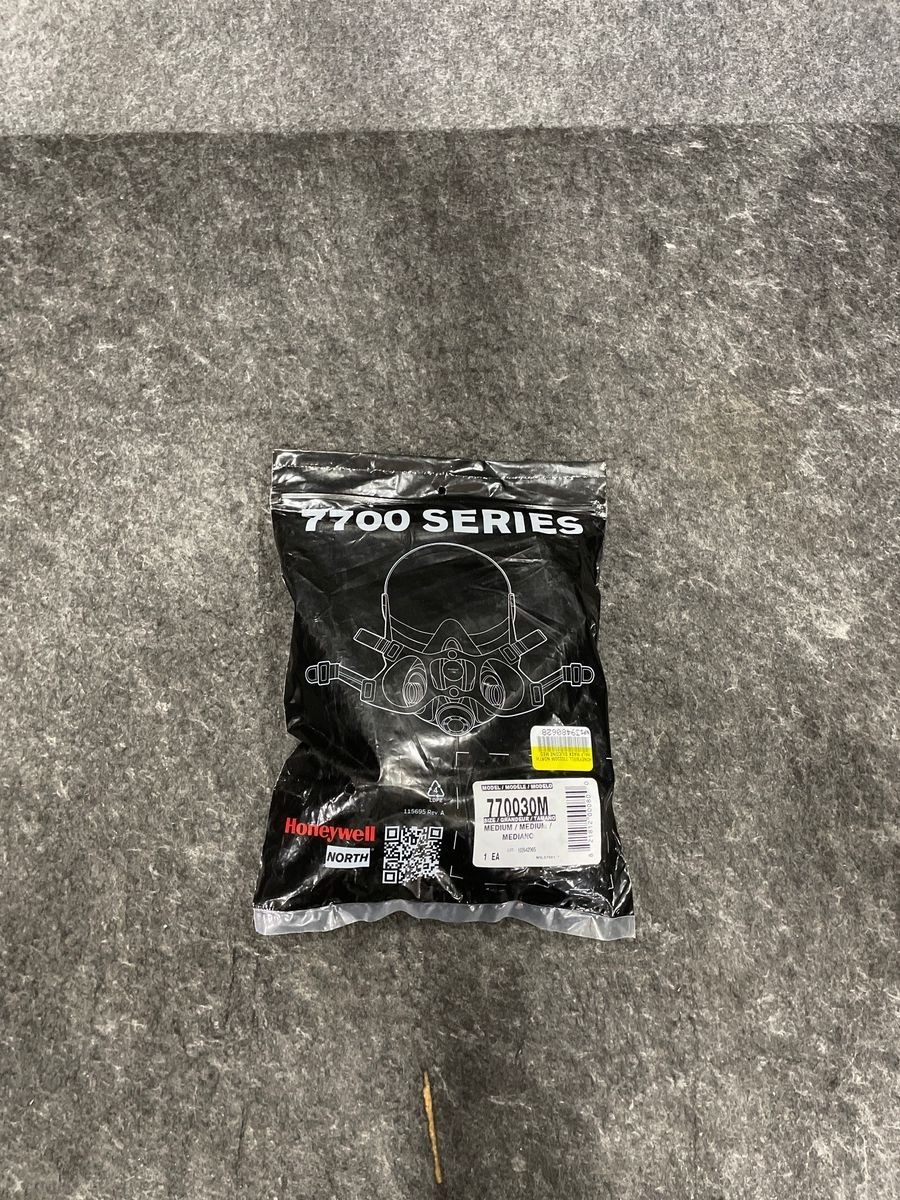 HONEYWELL NORTH Silicon Half Mask Respirator Size – Medium 770030M