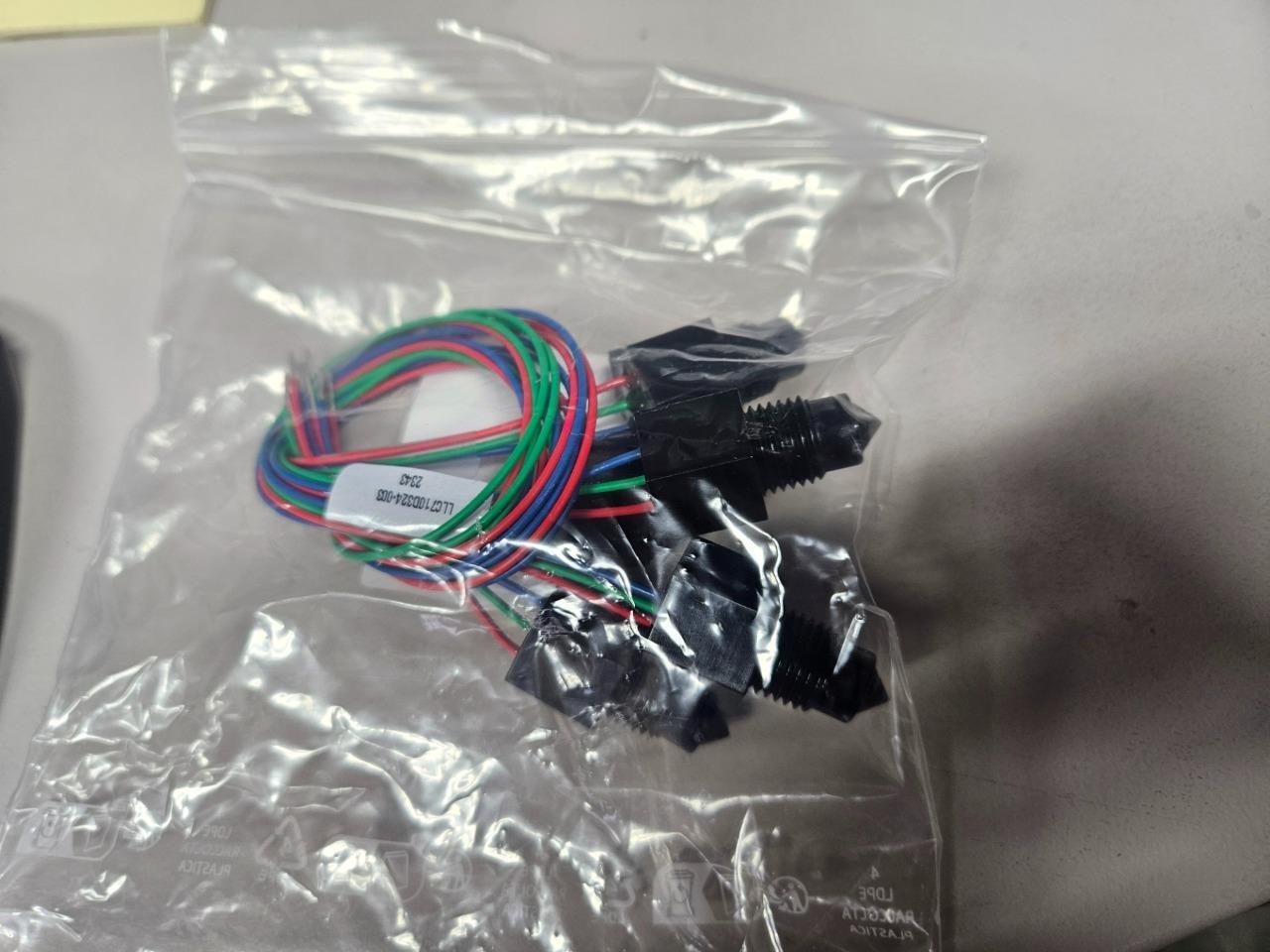 New SST LLC710D324-003 Liquid Level Sensor 1/4″ NPT / 8-30V DC / NPN