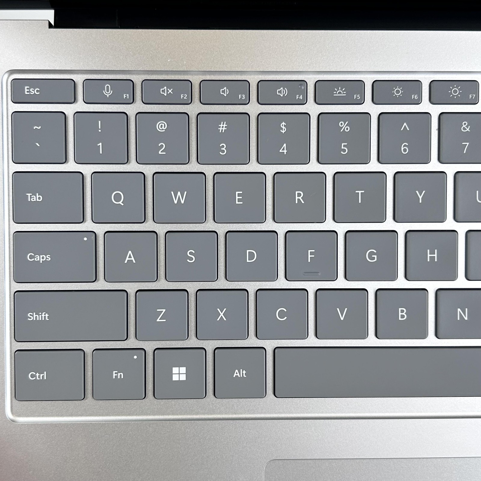 Microsoft Surface Laptop Studio 2 14 2K TOUCH 2.9GHz i7-13700H 32GB 1TB RTX 4050