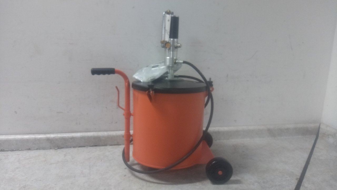 Westward 45CT58 2.4 Lb/Min Max Flow Rate Portable Air Operated Grease Pump