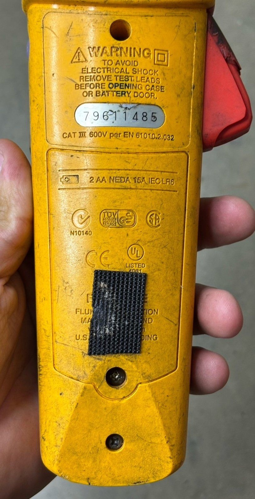 Fluke 323 True RMS Clamp Meter CAT III 4000 Count 600V 400A