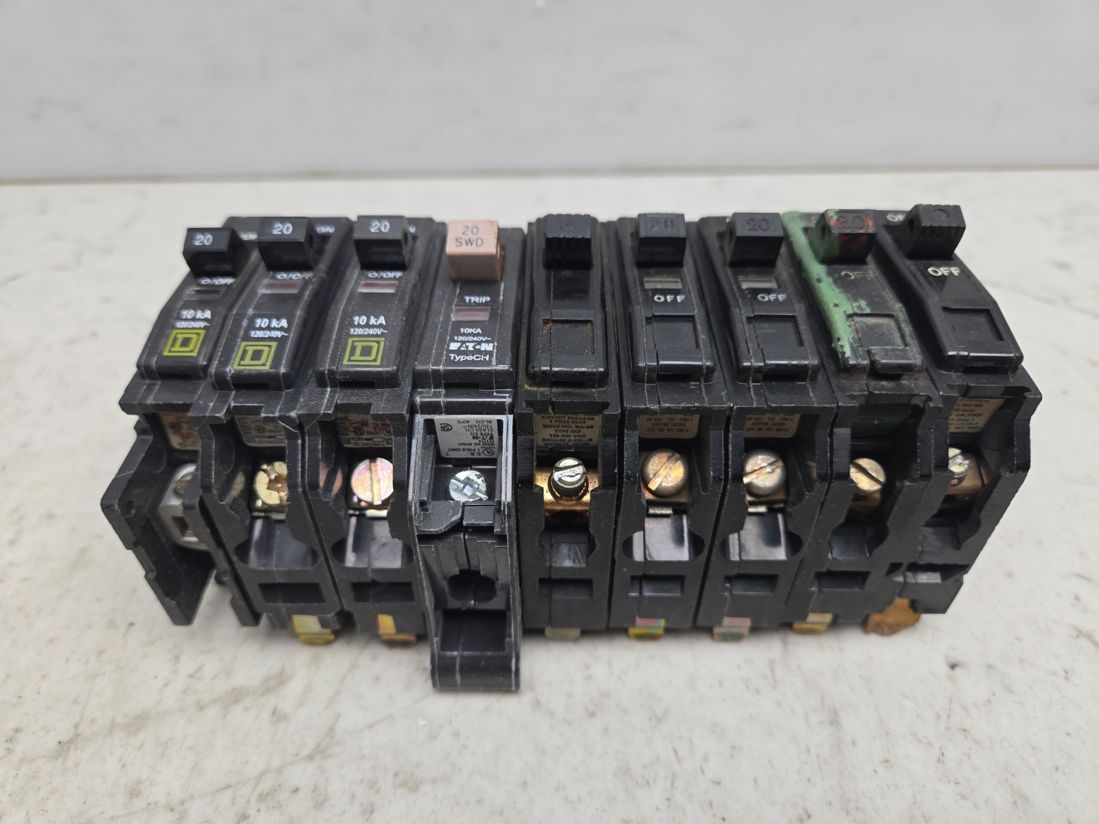 Mixed Lot of 31 Single Pole Circuit Breakers 20A Eaton Cutler Hammer Square D