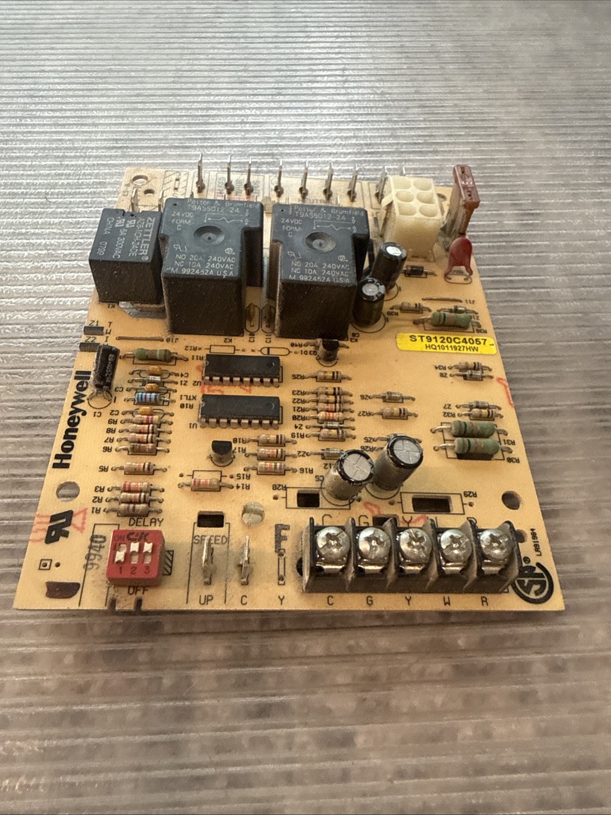 Honeywell HQ1011927HW Furnace Control Circuit Board (ST9120C4057)