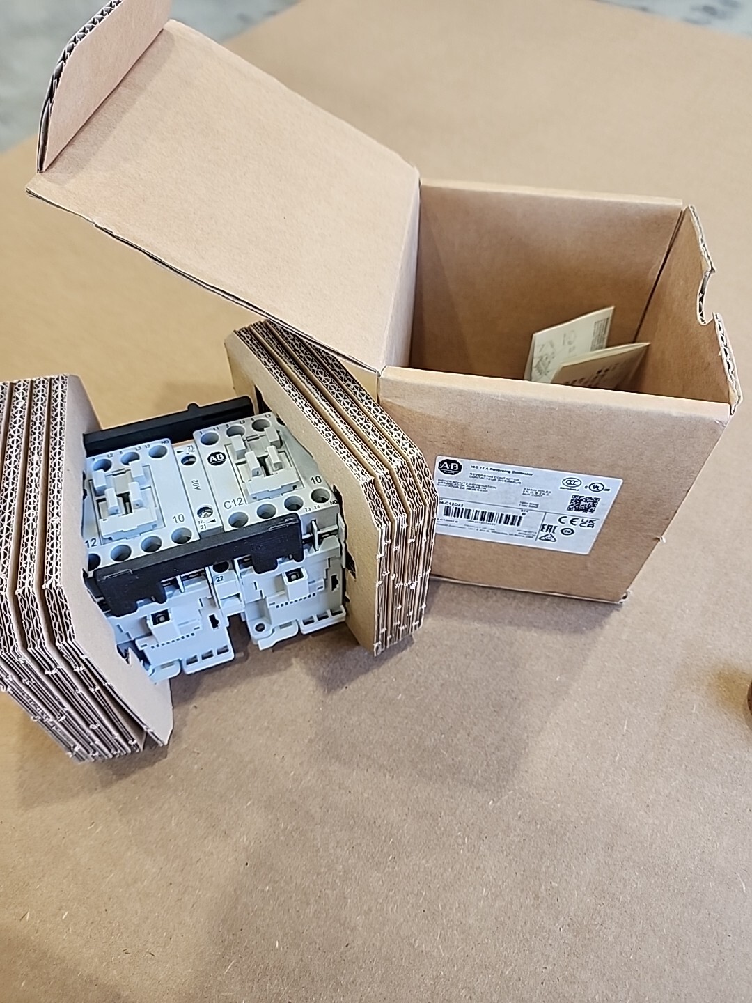 New OEM Allen Bradley Reversing Contactor P/N 104-C12D22