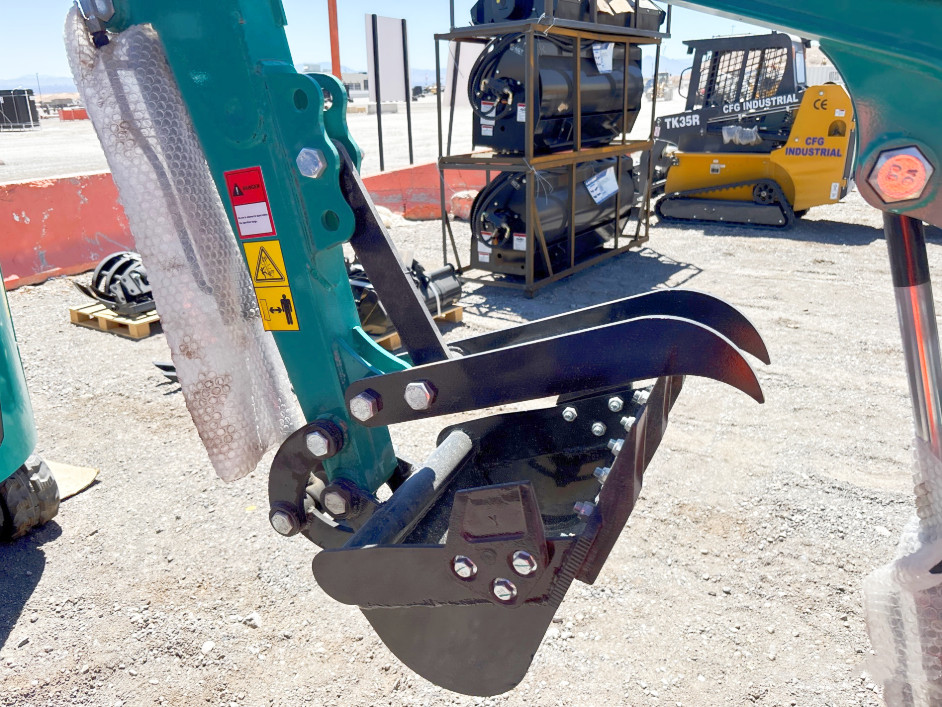 Agrotk Mini Excavator 13.5hp Gas Engine 860KG Digger Track Crawler Pilot Control
