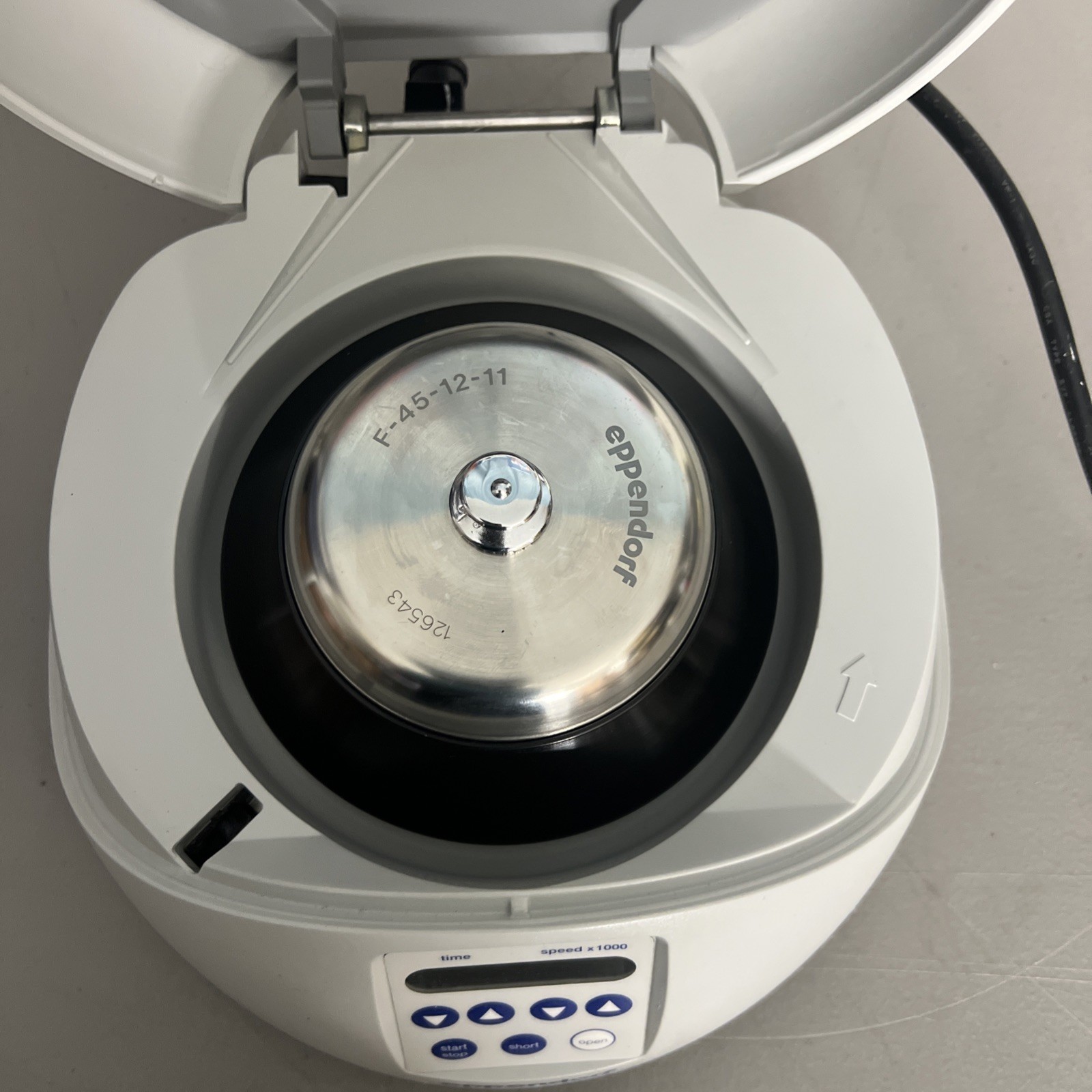 Eppendorf MiniSpin 5452 Microcentrifuge + F45-18-11 Rotor- Tested Working