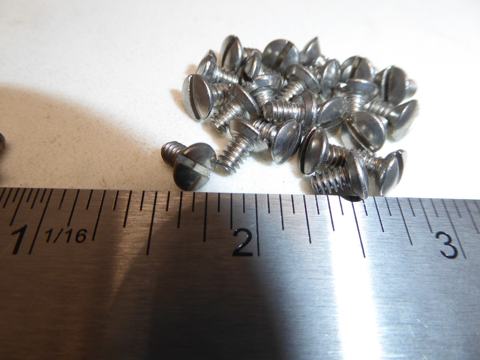 6-32 x 1/4 Oval Head Slotted Machine Screw SS 18-8 VINTAGE USA Made Qty 25