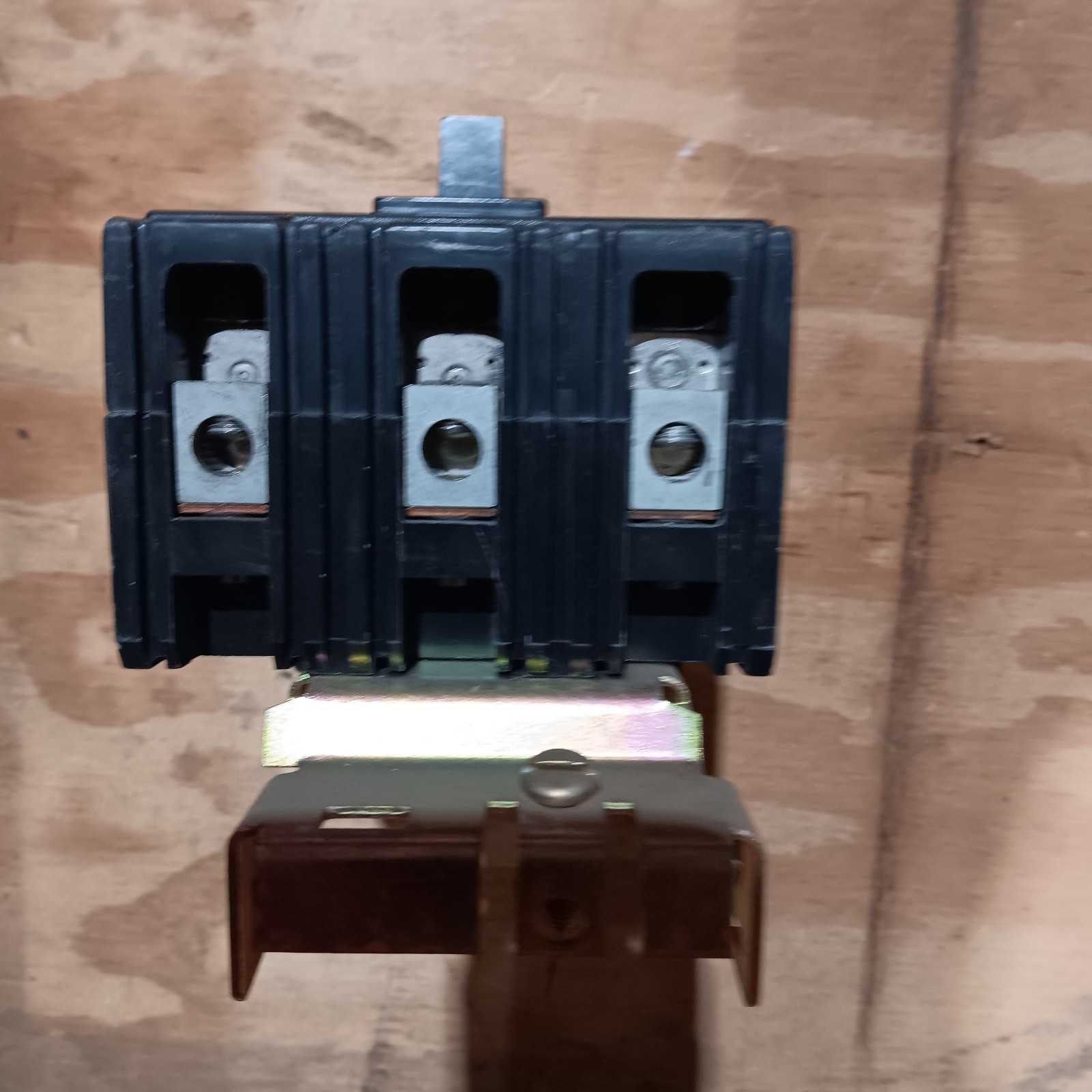 Square D FA34060 60Amp 3Pole 18kA@480VAC I-Line Breaker Excellant condition.