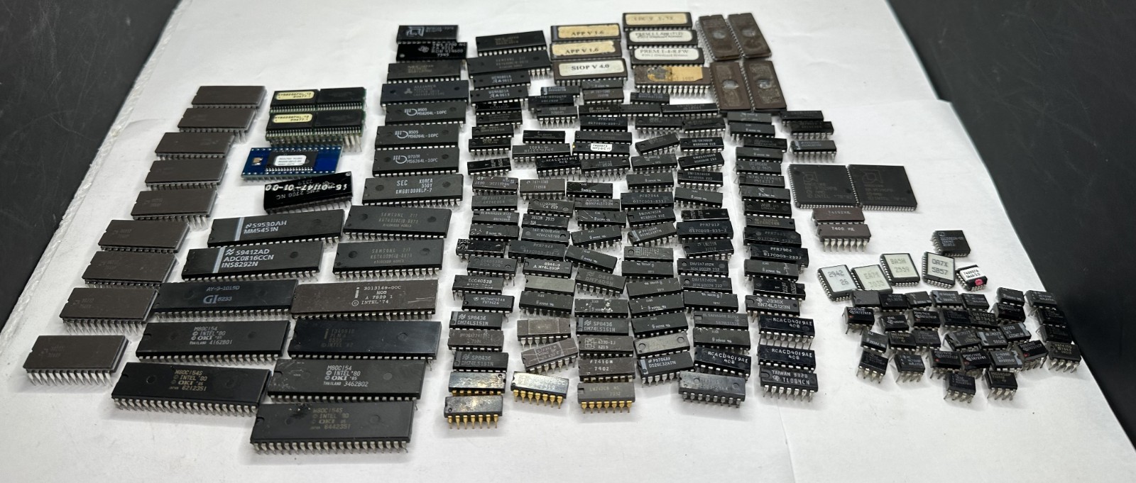VINTAGE BIOS, FIRMWARE, EPROM ETC. IC Lot Of 190Pcs, AS-IS UNTESTED, Gold Scrap