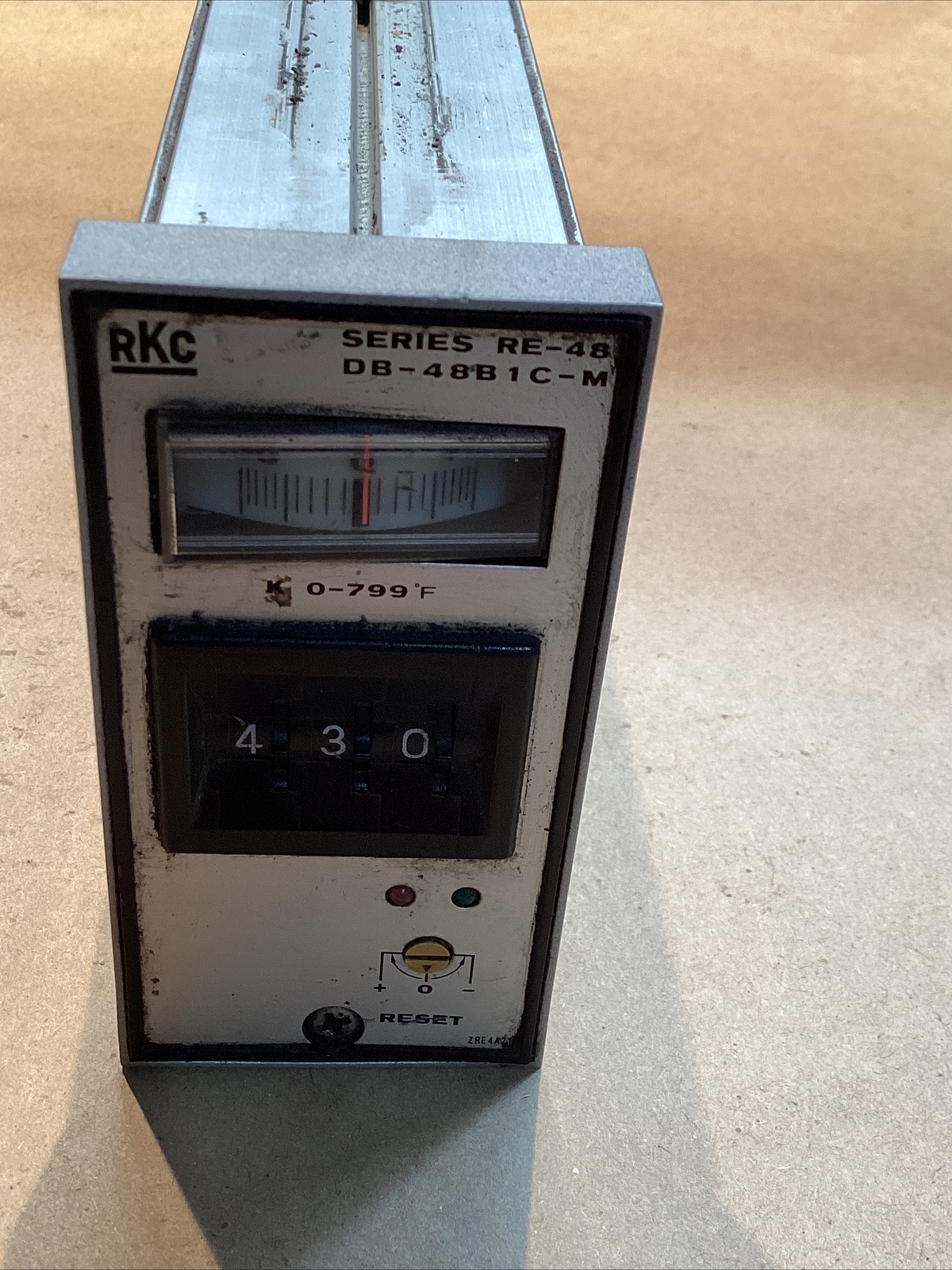 RKC DB-48B1C-M Series RE-48 Temperature Controller #292K74