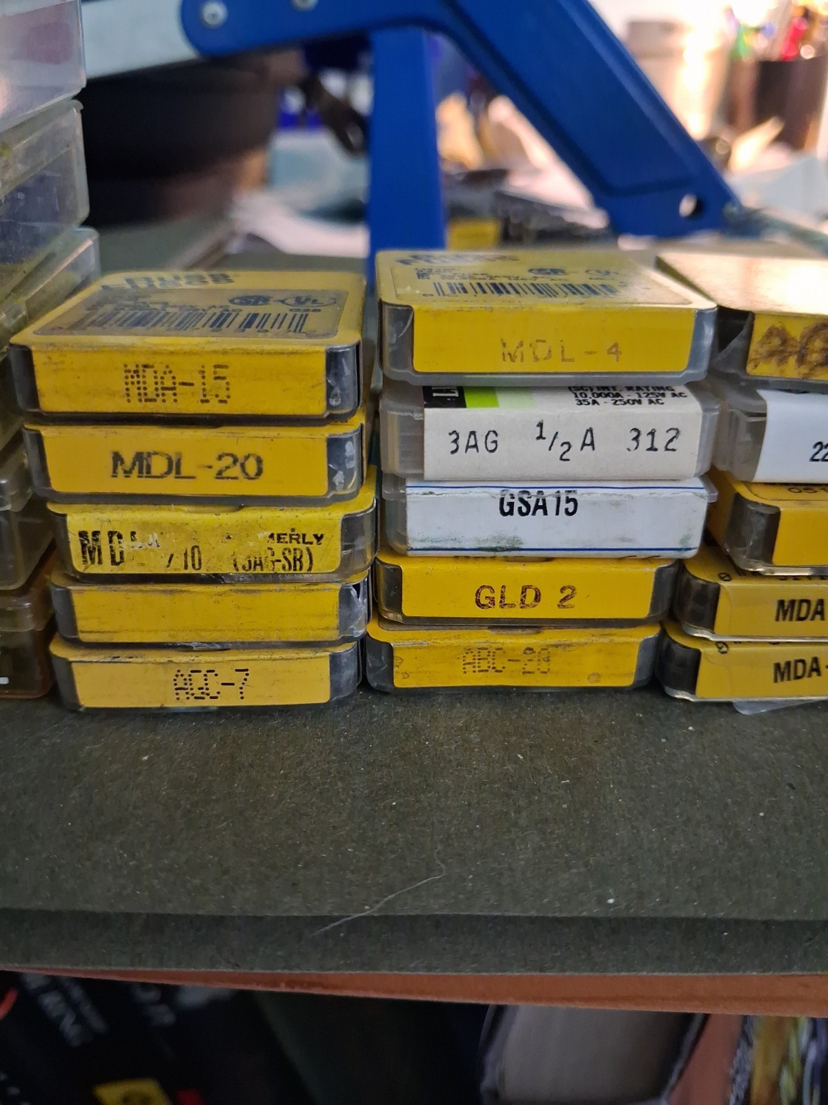 Lot of 25 Tins- Littelfuse, Buss & Autofuse Assorted Glass Fuses #G-01