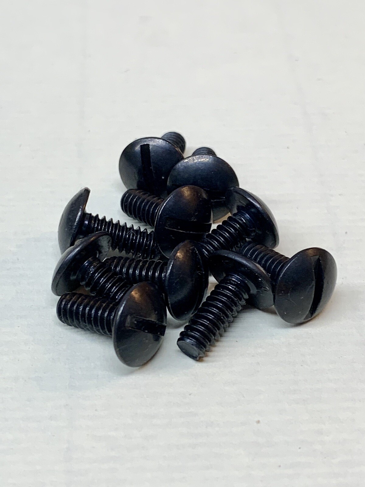 10-24 X 1/2 Truss Wide Slotted Machine Screw Black Oxide #10-24 1/2″ (100)