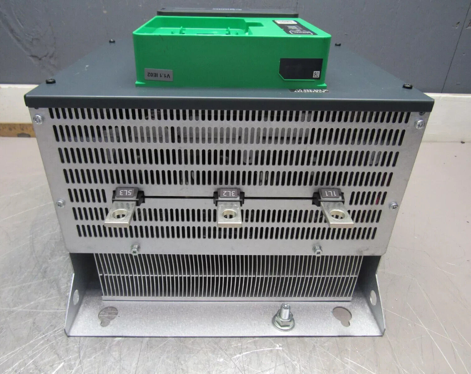 1PC- Schneider Electric ATS480C32Y Soft starter 320A, 208to 690VAC/3Phase- NEW