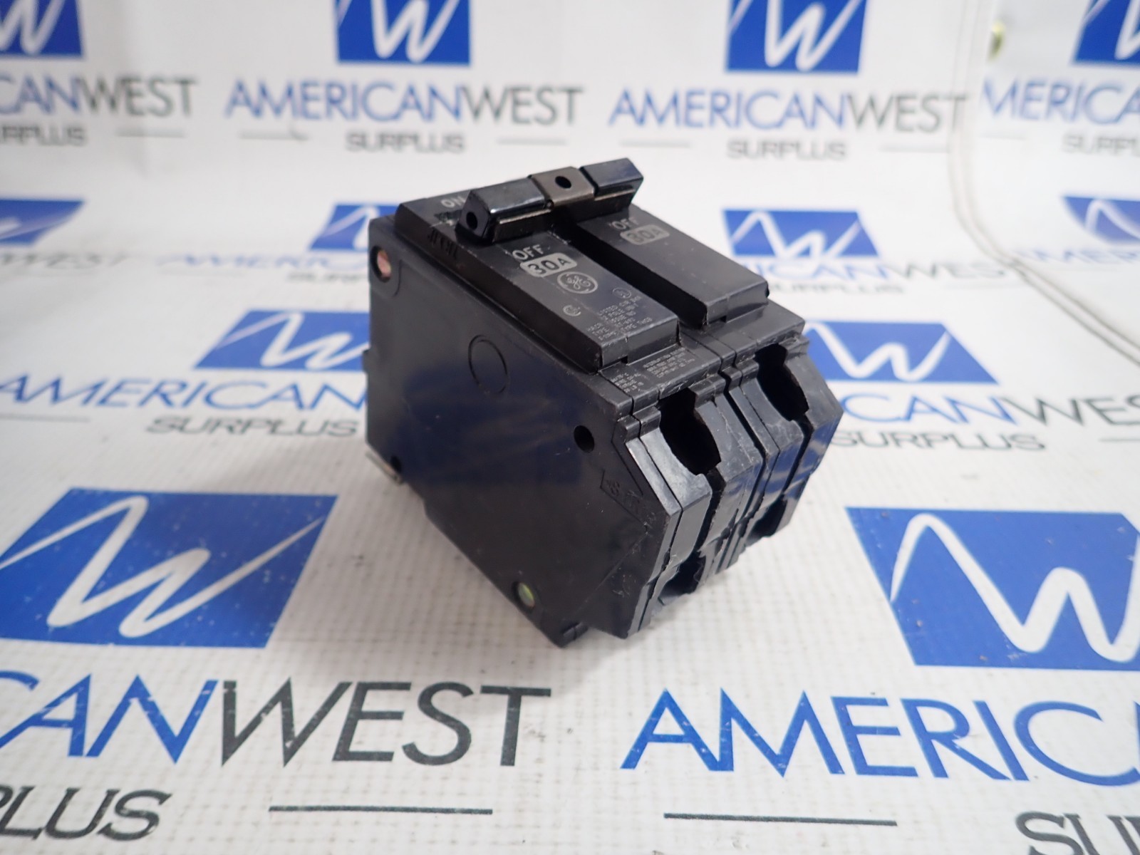 GENERAL ELECTRIC THQB2130 CIRCUIT BREAKER 2 POLE 30A 120/240V Bolt on THQB