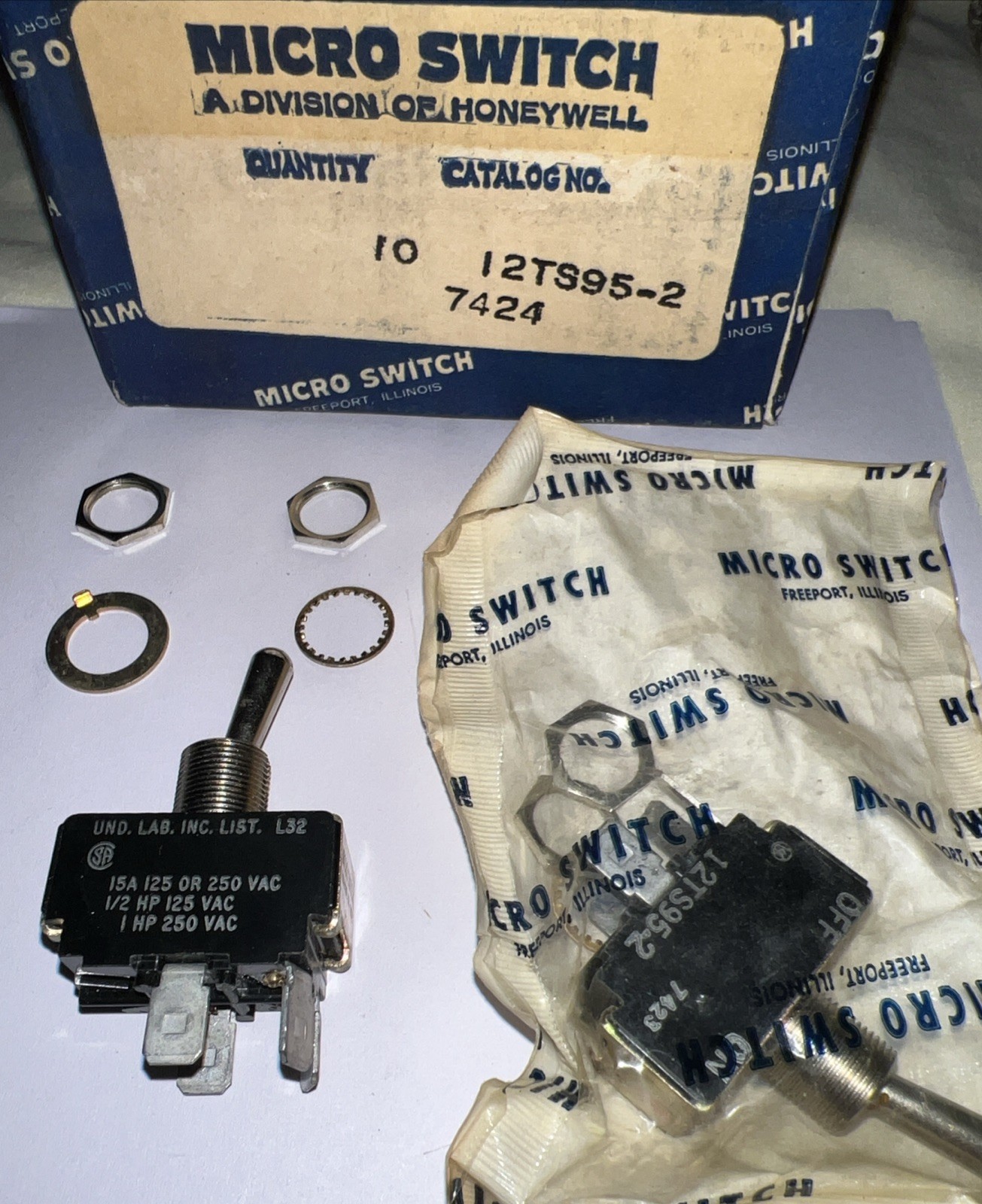 HONEYWELL 12TS95-2 Toggle OFF ON DPST 15 A 125 VAC/250 VAC NEW in SEALED PACKAGE