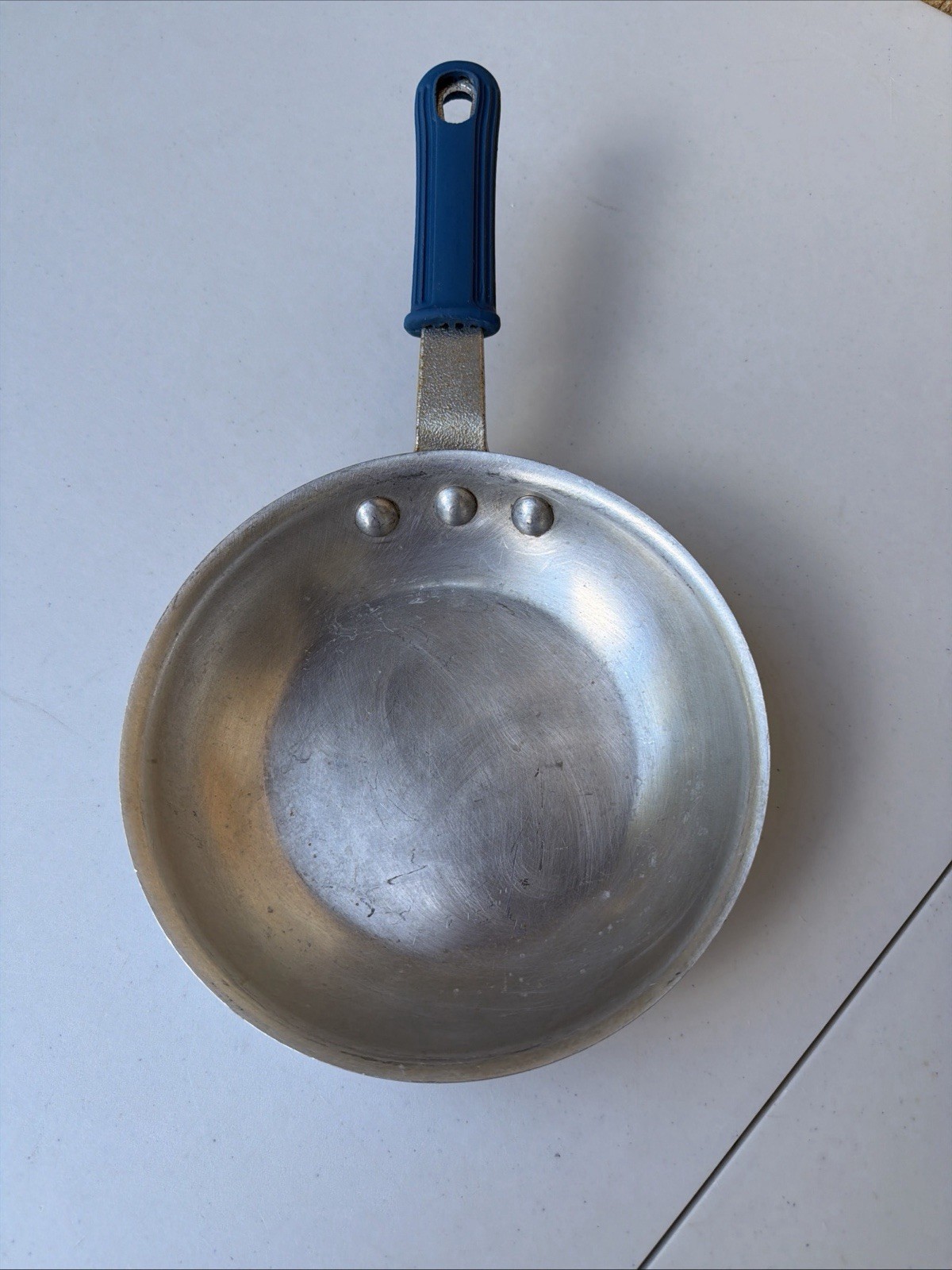 Vollrath 4007 Aluminum Wear Ever 7 Fry Pan with Cool Handle 3 Grip