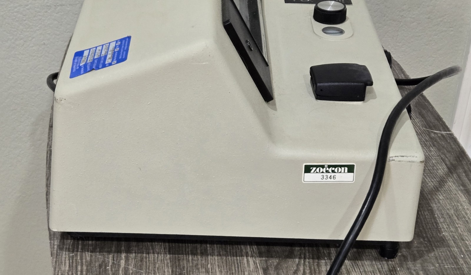 Bausch & Lomb Spectronic 20 Table-top Laboratory Spectrophotometer