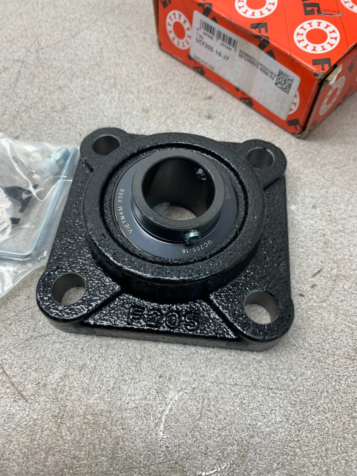 NEW IN BOX FAG 4-BOLT FLANGE BEARING 1″ BORE UCF205-16-J7