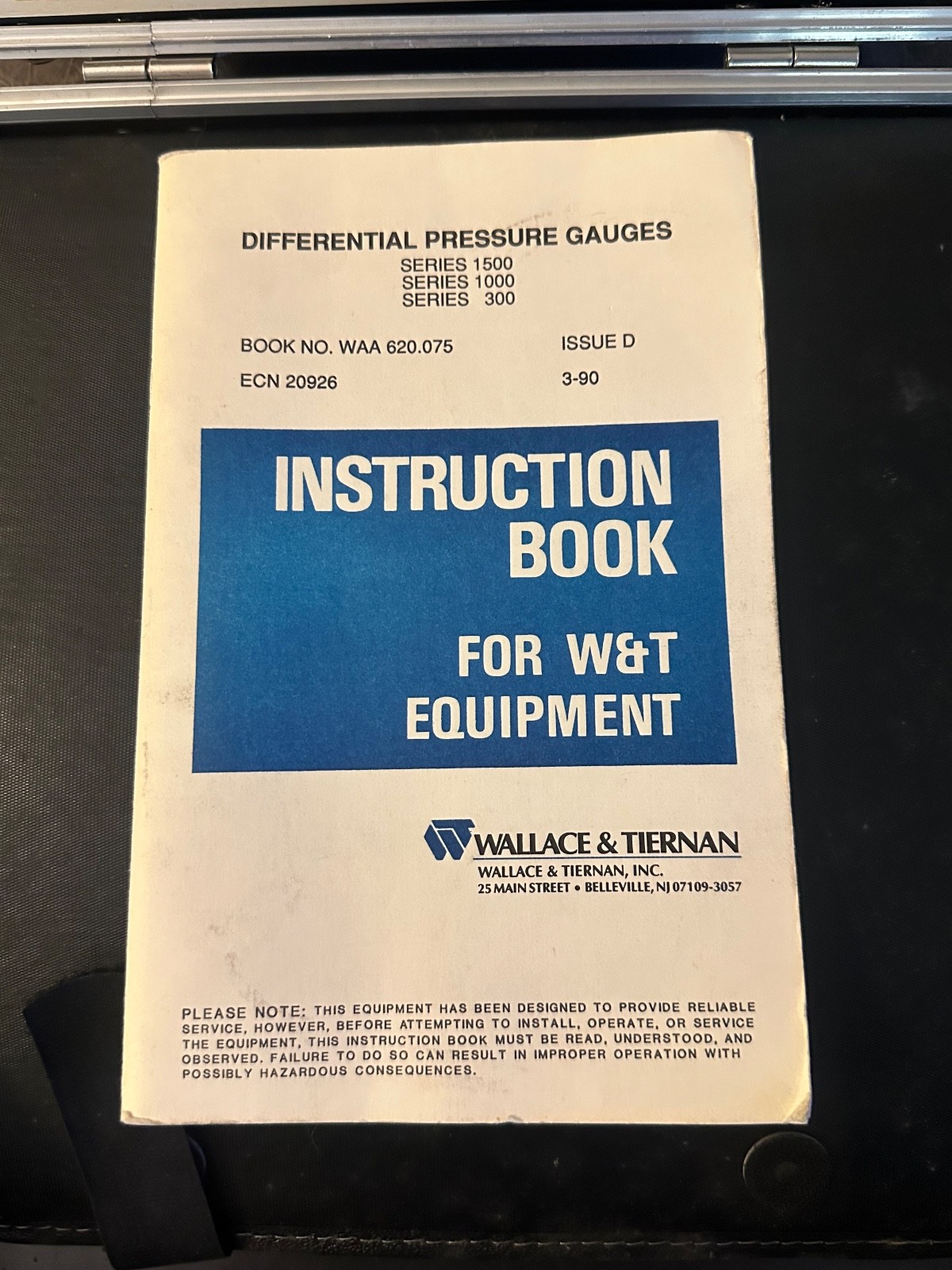 Wallace & Tiernan Model 62A-4A-0005 Pressure Gauge in Hard Case