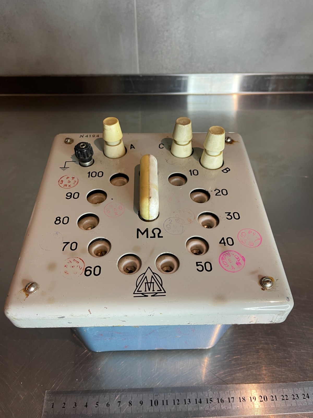 0 10 20 30 40 50 60 70 80 90 100 MOhm Resistance Standard Box 0.02% 600V