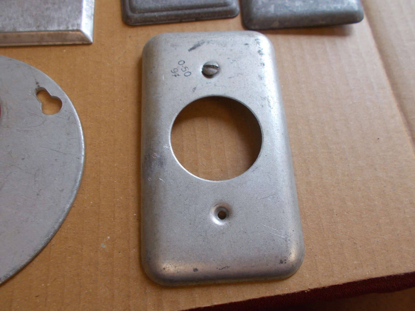 VTG INDUSTRIAL OUTLET COVER RACO NO NAME METAL MIZED LOT SIZES LOT – 14 NEW USED