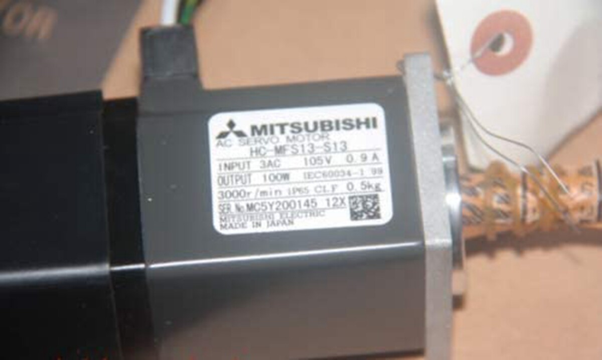 NEW MITSUBISHI HC-MFS13-S13 AC Servo Motor
