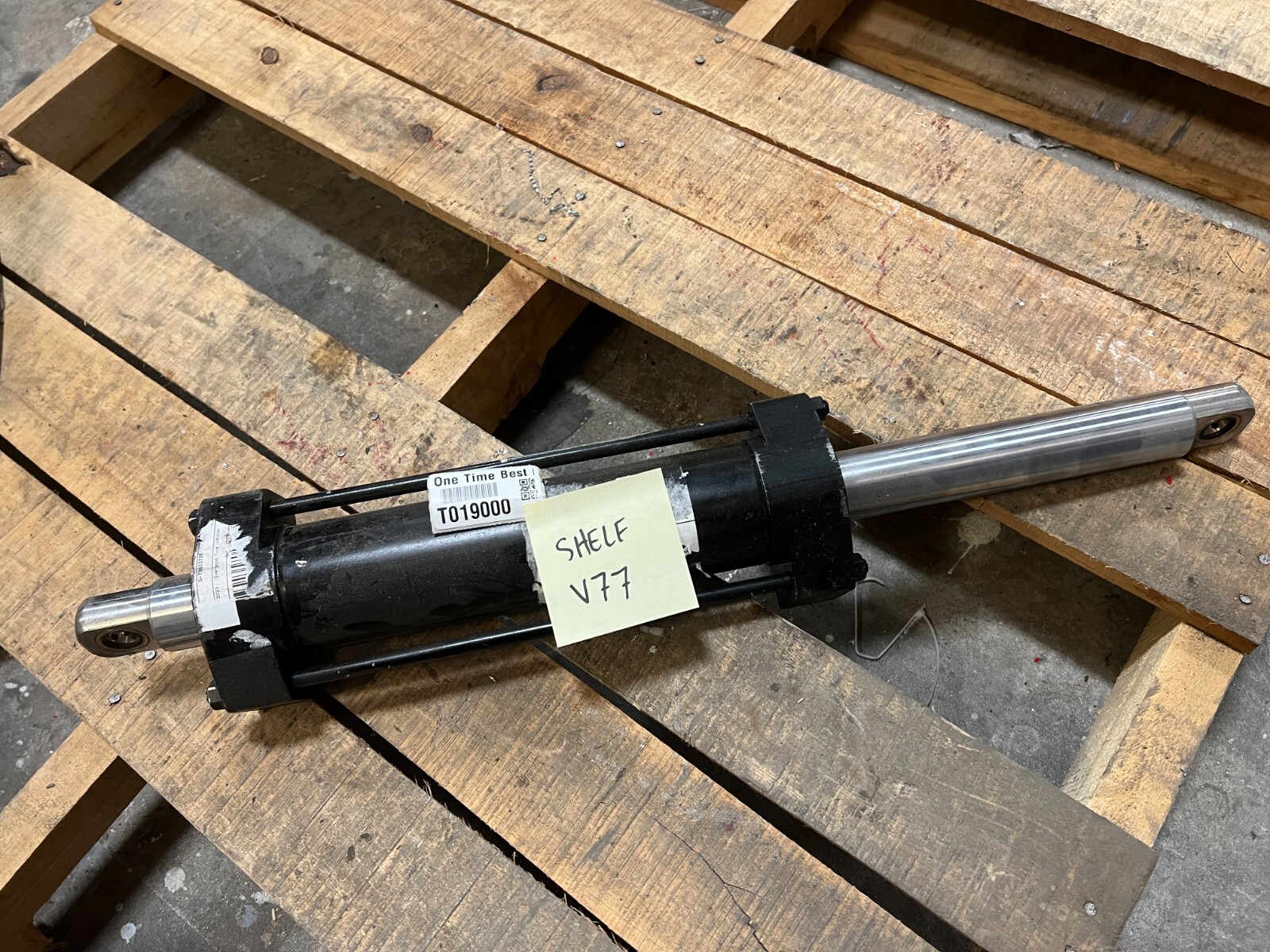 Hydraulic Tie-Rod Cylinder 2.77″ OD x 24.5″ Retracted x 1.58″ Rod
