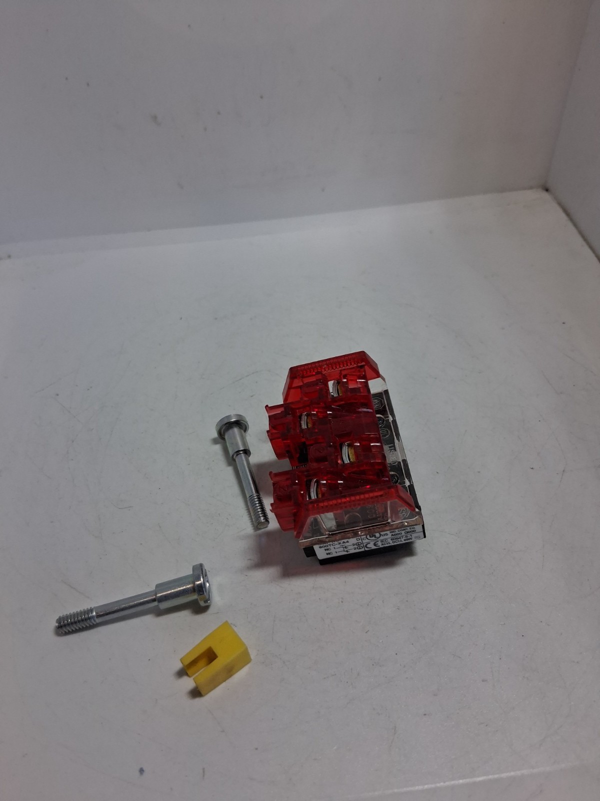 ALLEN BRADLEY 800TC-XA4 SHALLOW CONTACT BLOCK 2NC FINGER SAFE SERIES D NNB