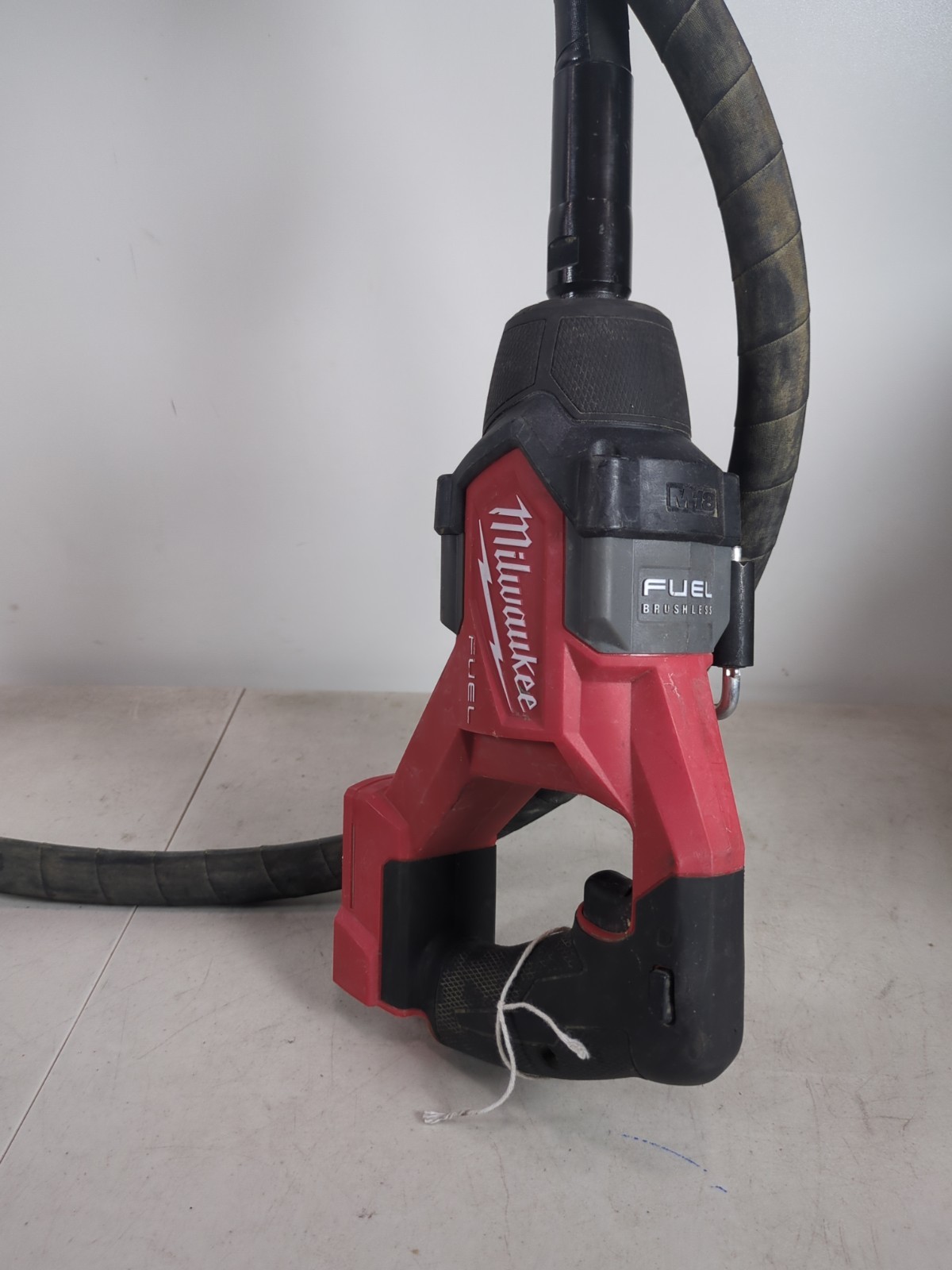 Milwaukee 2911-20 M18 FUEL 8′ Concrete Pencil Vibrator