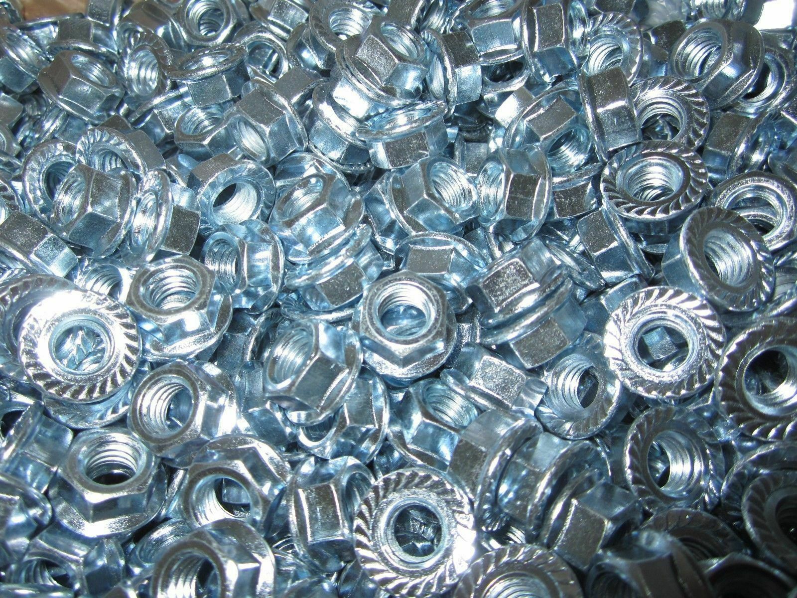 5/16″-18 Serrated Flange Lock Nuts/Wiz Nuts Zinc Plated