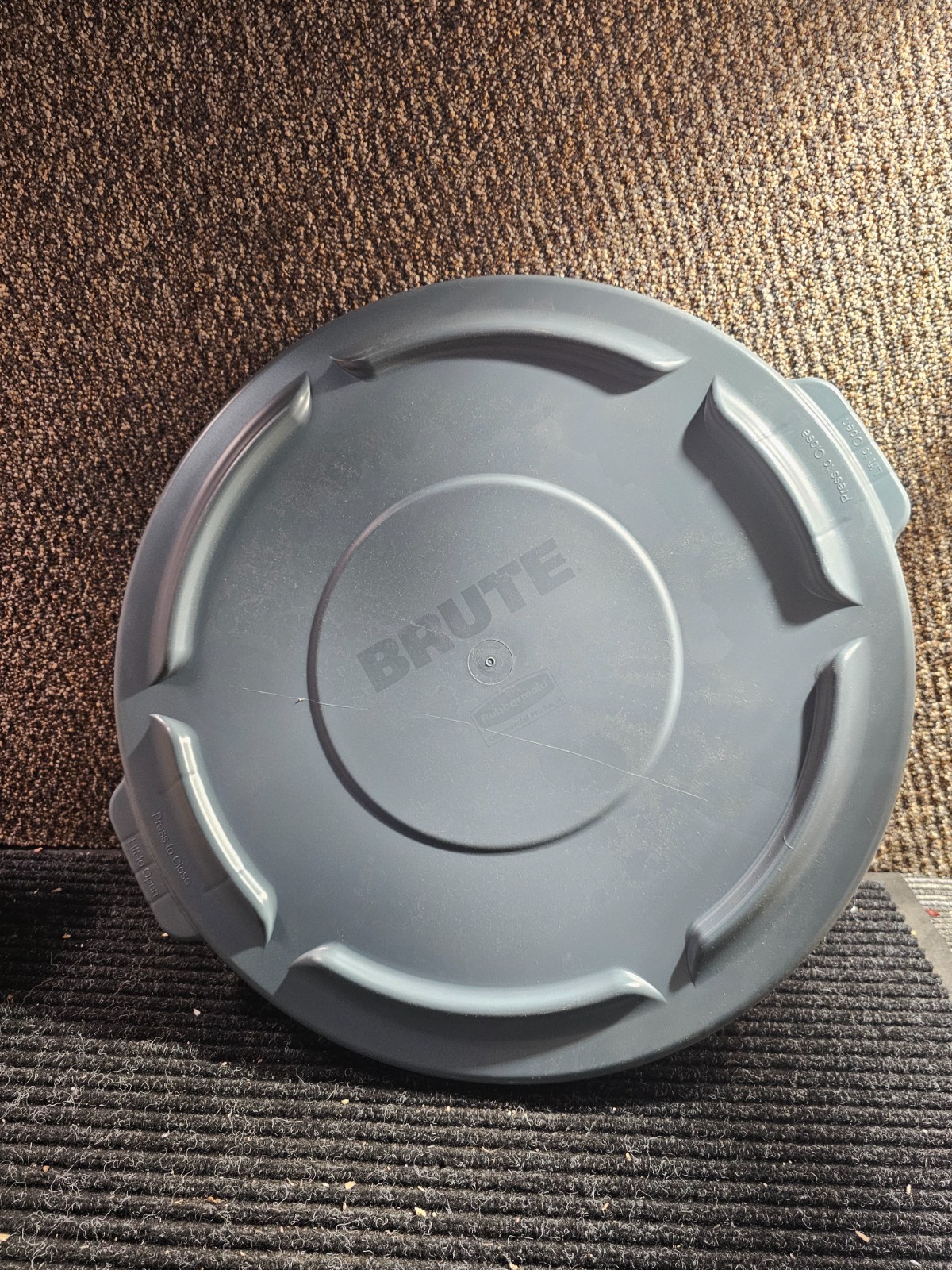(QTY 6) Rubbermaid Brute Gray 32 Gal Trash Container Lids Commercial 1893163