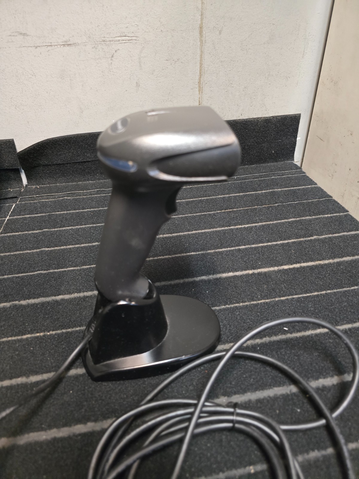 Honeywell Xenon XP 1950g Corded Barcode Scanner 1950GSR-2-INT-N w/USB Cable