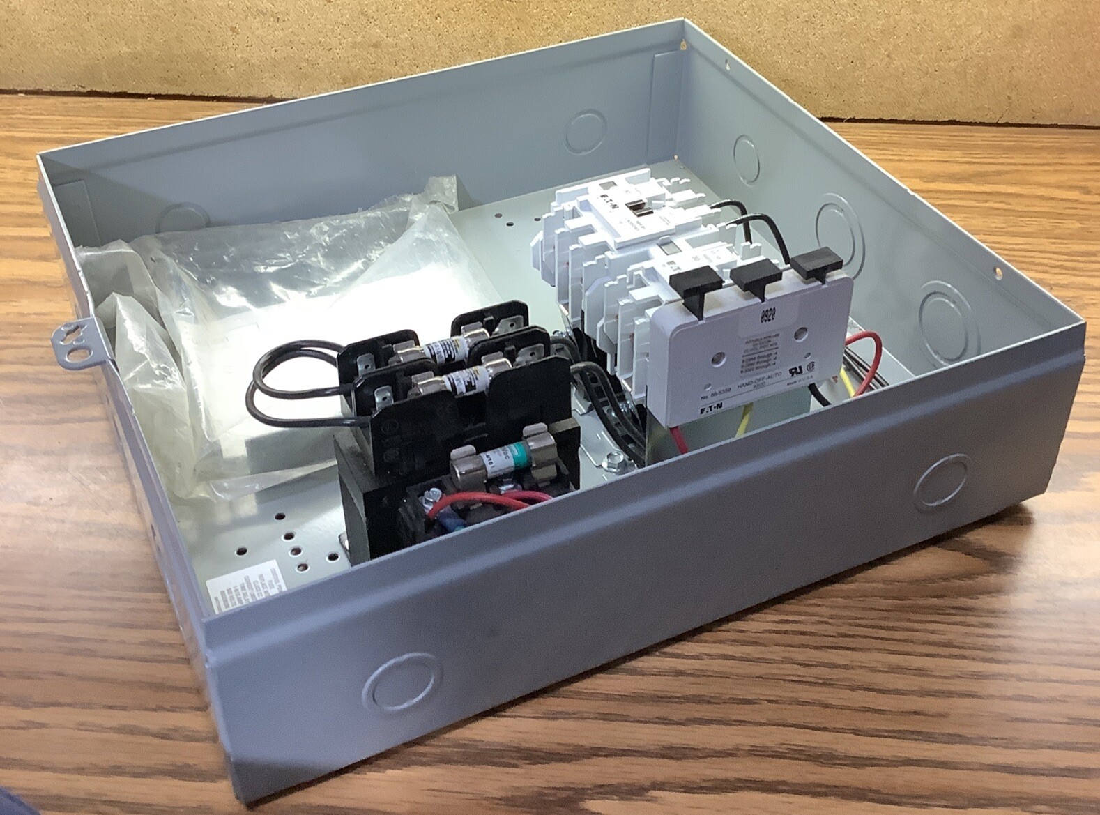 Eaton ECL03C1H6A Lighting Contactors-Lighting Electrically Held