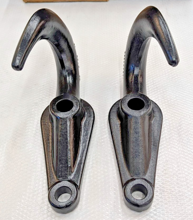 Truck Tow Hook Set Pair Left & Right 13500 LB Each International 3666821C1 822C1