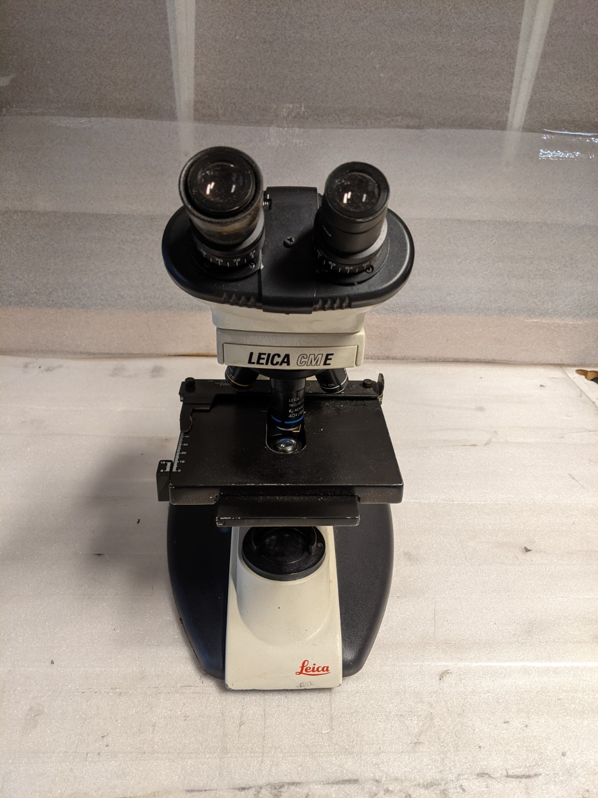 Leica CME Microscope 1349521X with Objectives 4x, 10x, 40x, 100x & Condenser