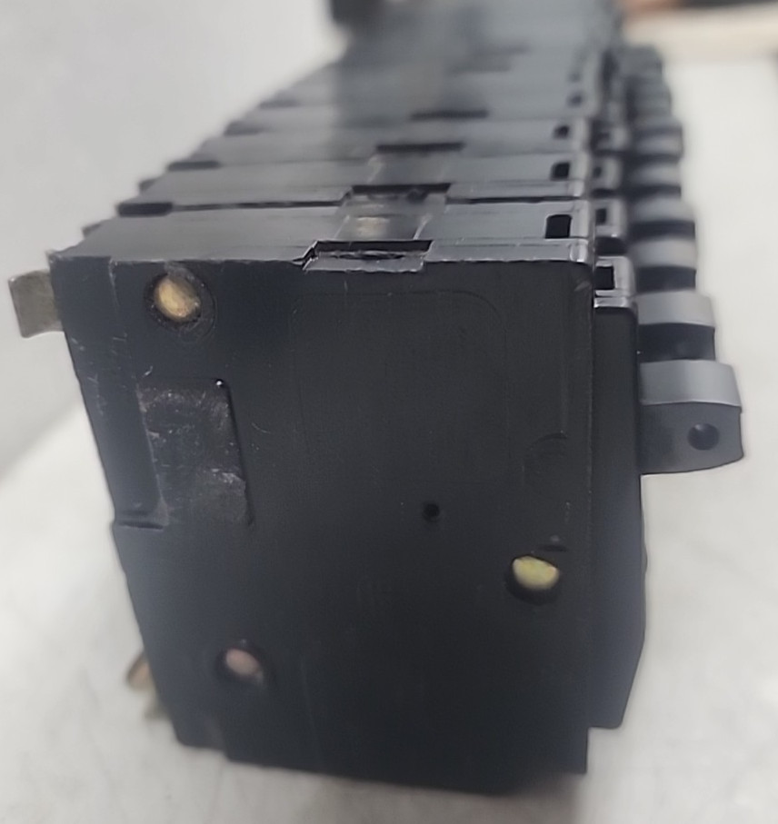 🤠 12) SQUARE D 30 AMP CIRCUIT BREAKER 120/240 VAC 1 POLE QO130 LOT OF 12