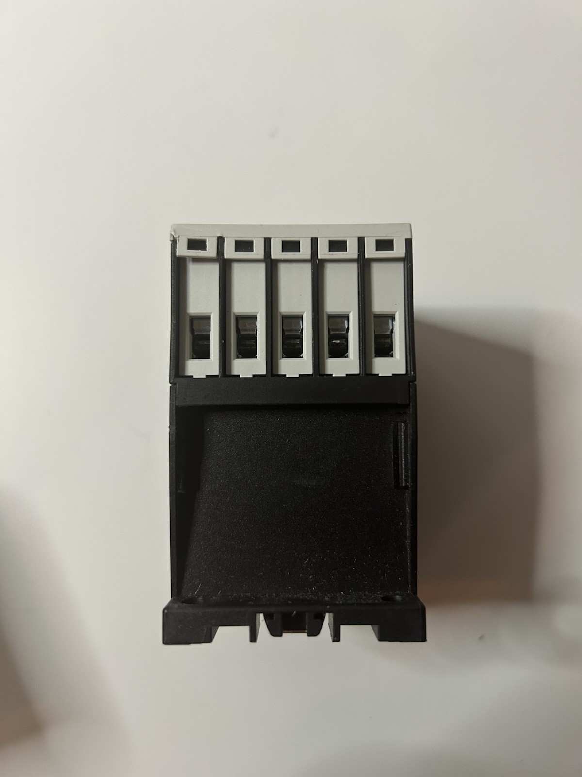 Eaton DIL M12-10 24V Coil AC OR DC Contactor 4 Pole XTCE012B10 DIN Rail 12A