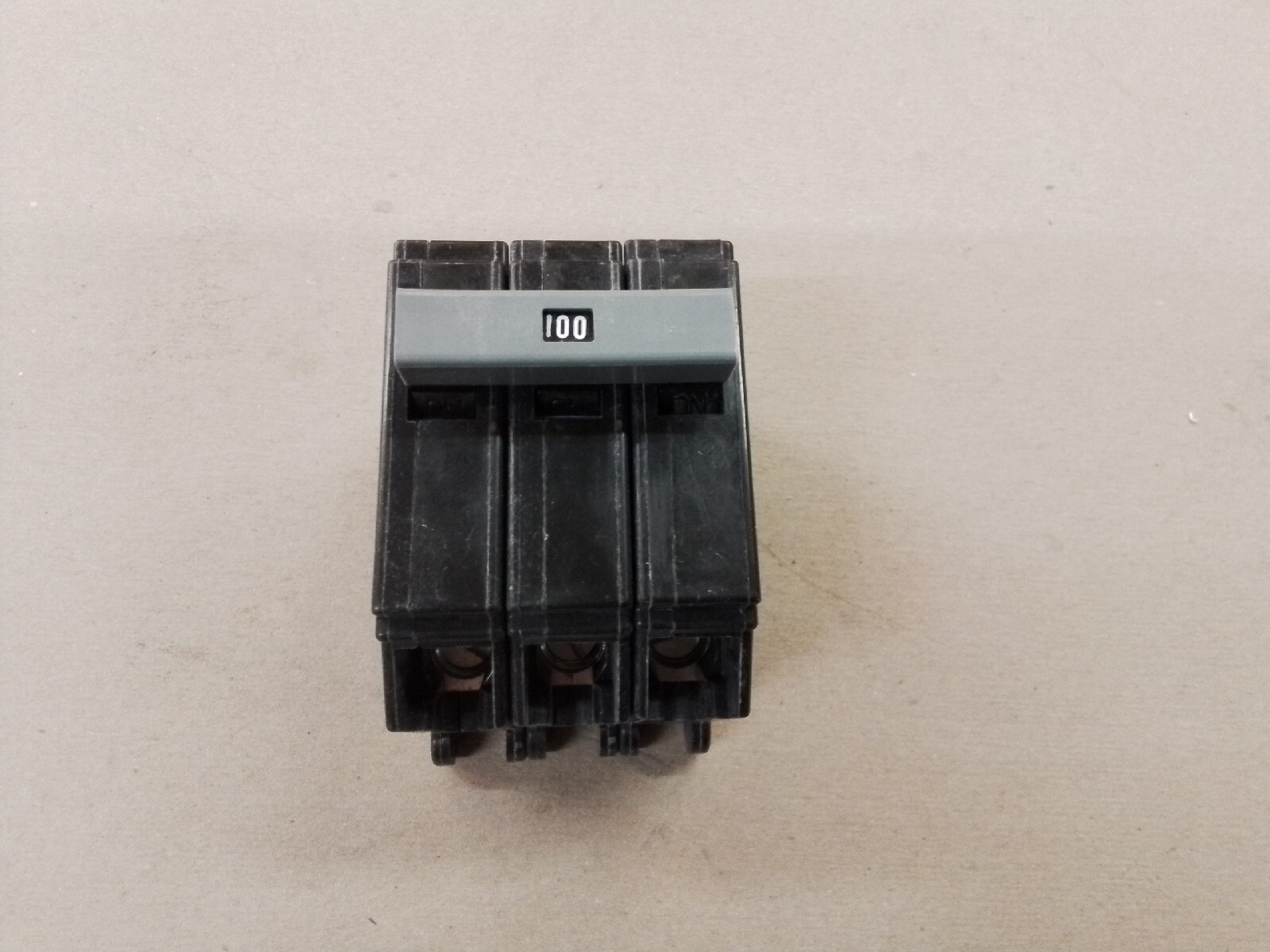 CUTLER HAMMER CHB3100 100A 240V 10kA 10,000 NEW IN BOX Zd-5855 3 Pole Phase