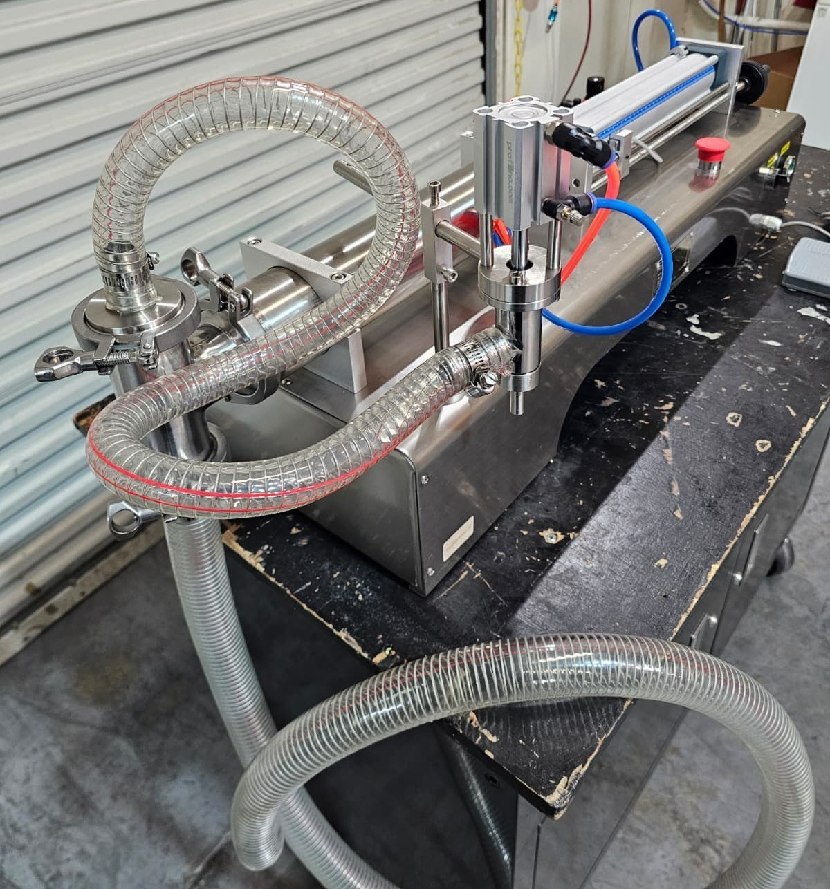 Semi automatic Pneumatic Piston Liquid Filling Machine 100-1000ml Filling Range