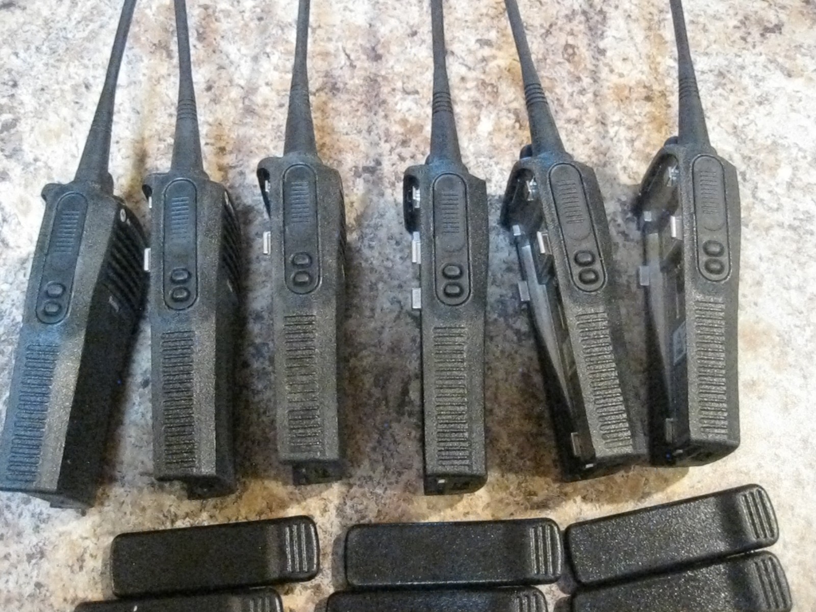 MOTOROLA CP200 AAH50RDC9AA1AN 438-470 UHF 4 CH Radio 4 Watts w/ Cgr (Lot#BP672)